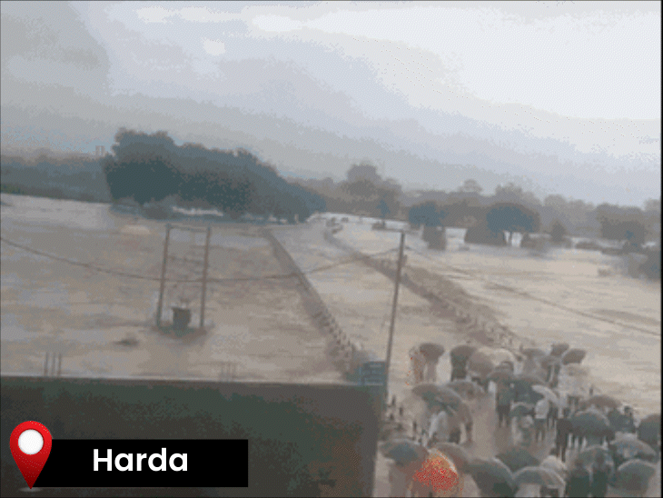 pictures-of-rain-havoc-across-mp:floodwater-enters-homes,-tractor-overturns-in-overflowing-river