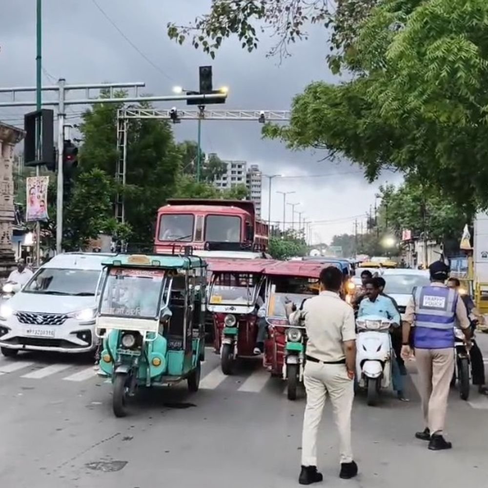 ujjain-ramps-up-traffic-management-ahead-of-simhastha:400-police-personnel-to-be-deployed-across-8-zones-to-tackle-congestion