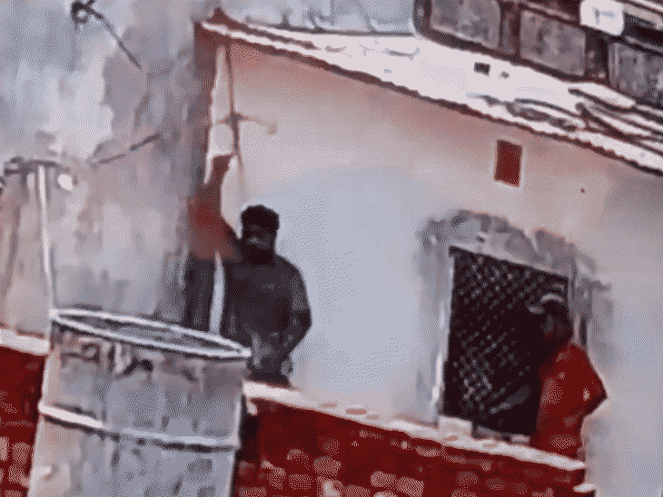 video|-worker-dies-after-electrocution-during-roof-demolition:accidentally-grabs-live-wire;-had-come-to-earn-for-ailing-daughter’s-treatment