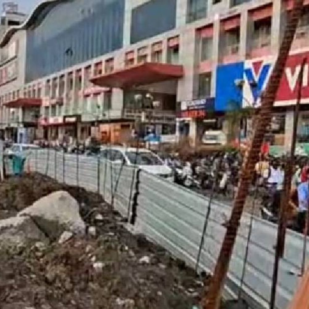₹62-crore-flyover-becomes-commuters’-biggest-headache:only-40%-work-completed,-potholes-and-mud-cripple-traffic-during-monsoon