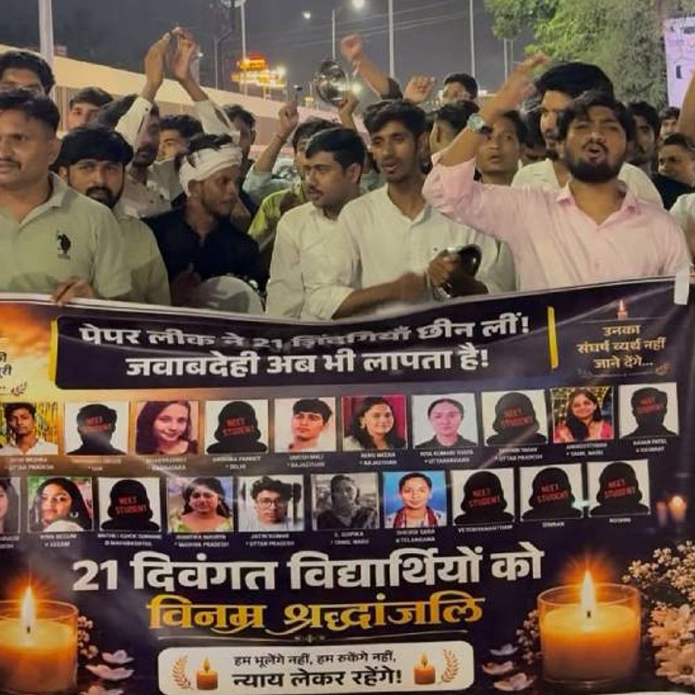 students-take-out-foot-march-to-protest-against-neet-paper-leaks:pay-tribute-to-deceased-students,-raise-slogans-during-rally
