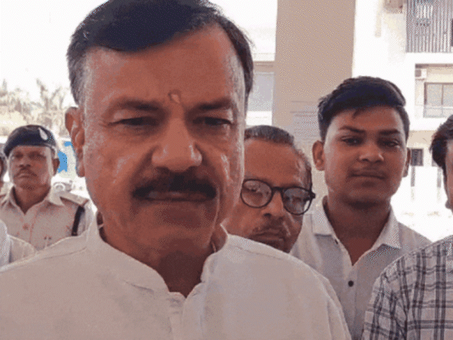 no-u-turn-on-e-attendance-in-mp:minister-says-teachers-use-mobiles-all-day,-so-why-object-to-attendance?
