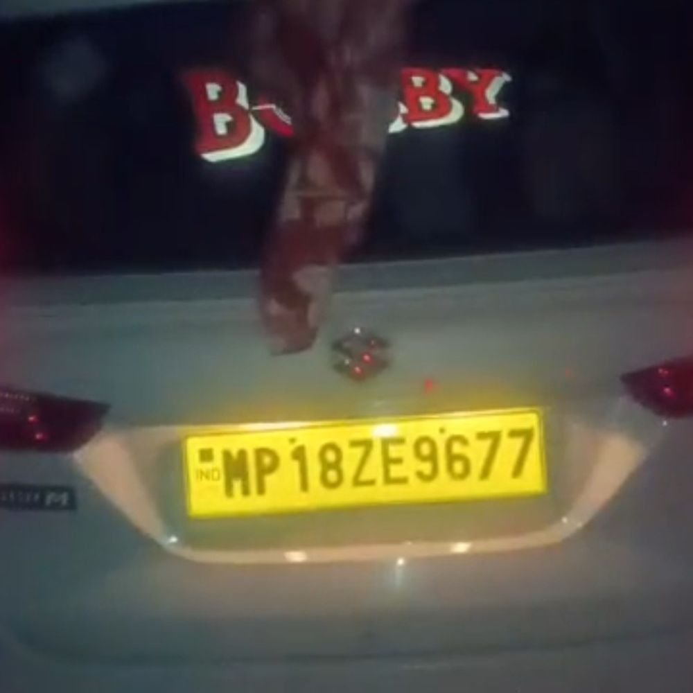 five-killed-after-car-crashes-into-truck:3-women,-child-and-man-die-on-nh-43,-one-critical