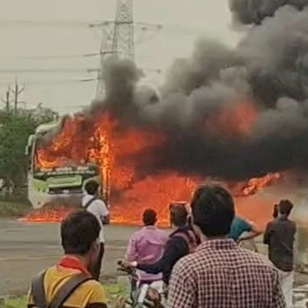 bus-en-route-to-indore-catches-fire:driver-evacuates-all-passengers-safely-after-tyre-burst-triggers-blaze