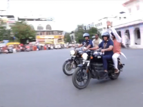 cm-yadav-inspects-simhastha-works-on-bike:wears-helmet,-walks-2-km-through-ujjain,-makes-jalebis-during-ground-reality-check
