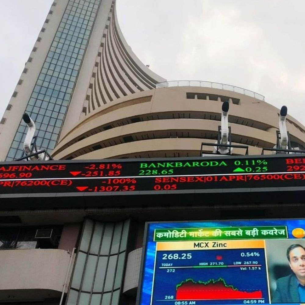 flat-trading-in-the-stock-market-today:sensex-trading-at-77,650-and-nifty-at-24,200,-with-more-buying-in-auto-and-it-shares