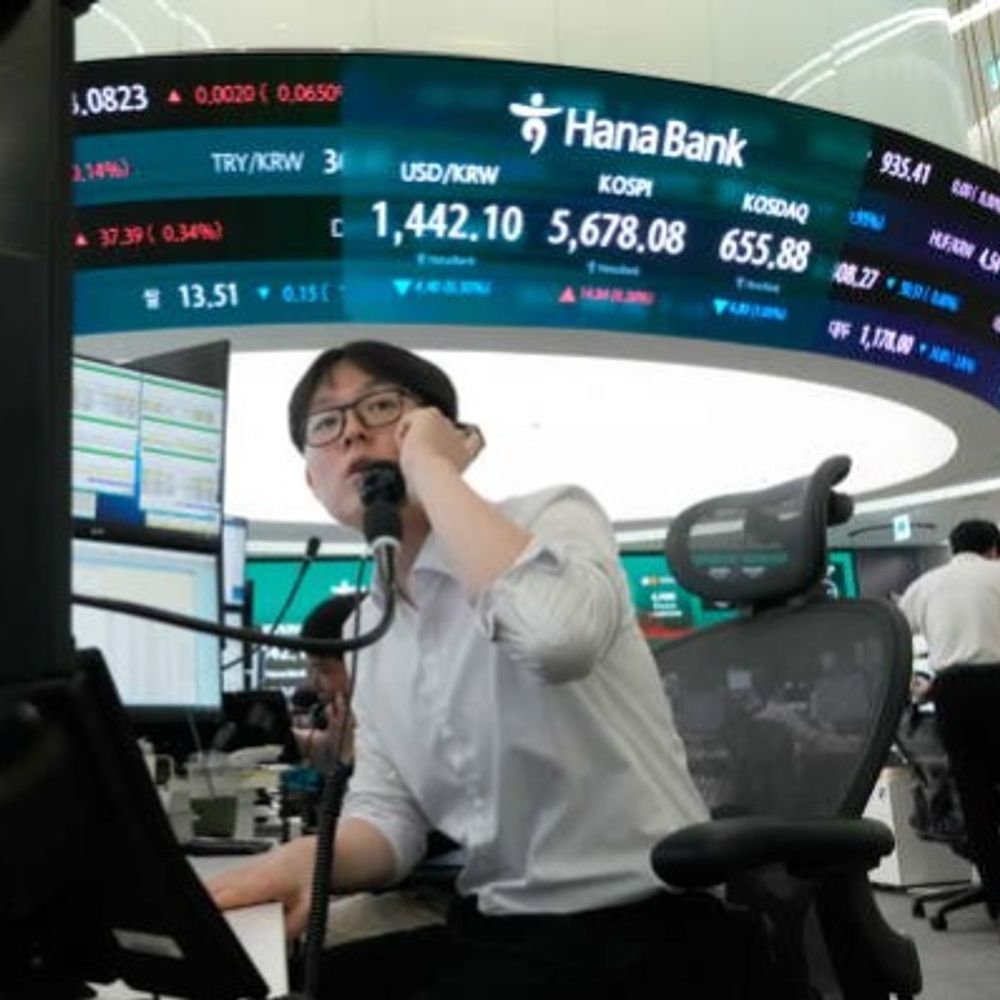 record-18%-surge-in-south-korea’s-stock-market:ai-rally-lifts-samsung,-sk-hynix-shares-over-23%