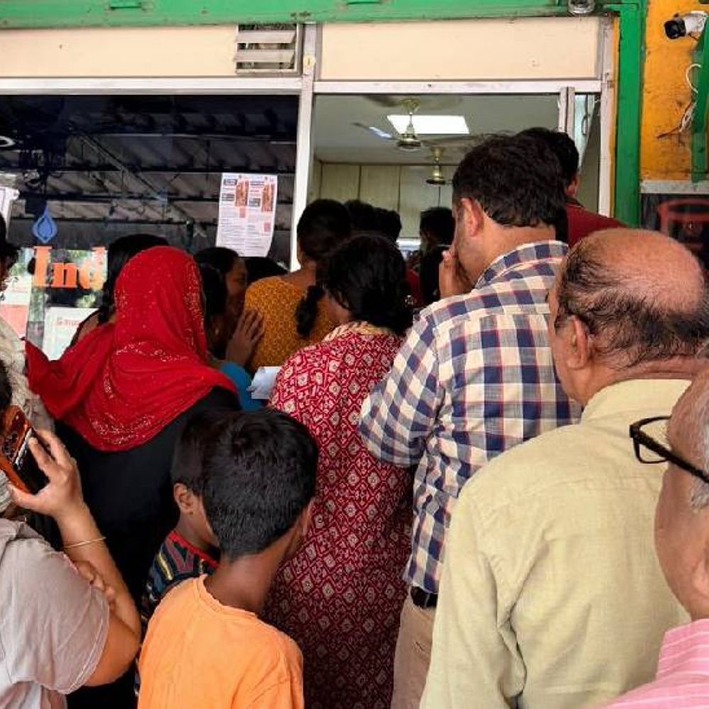 lpg-e-kyc-deadline-extended-to-23-august:server-app-down,-customers-troubled;-long-queues-at-gas-agencies