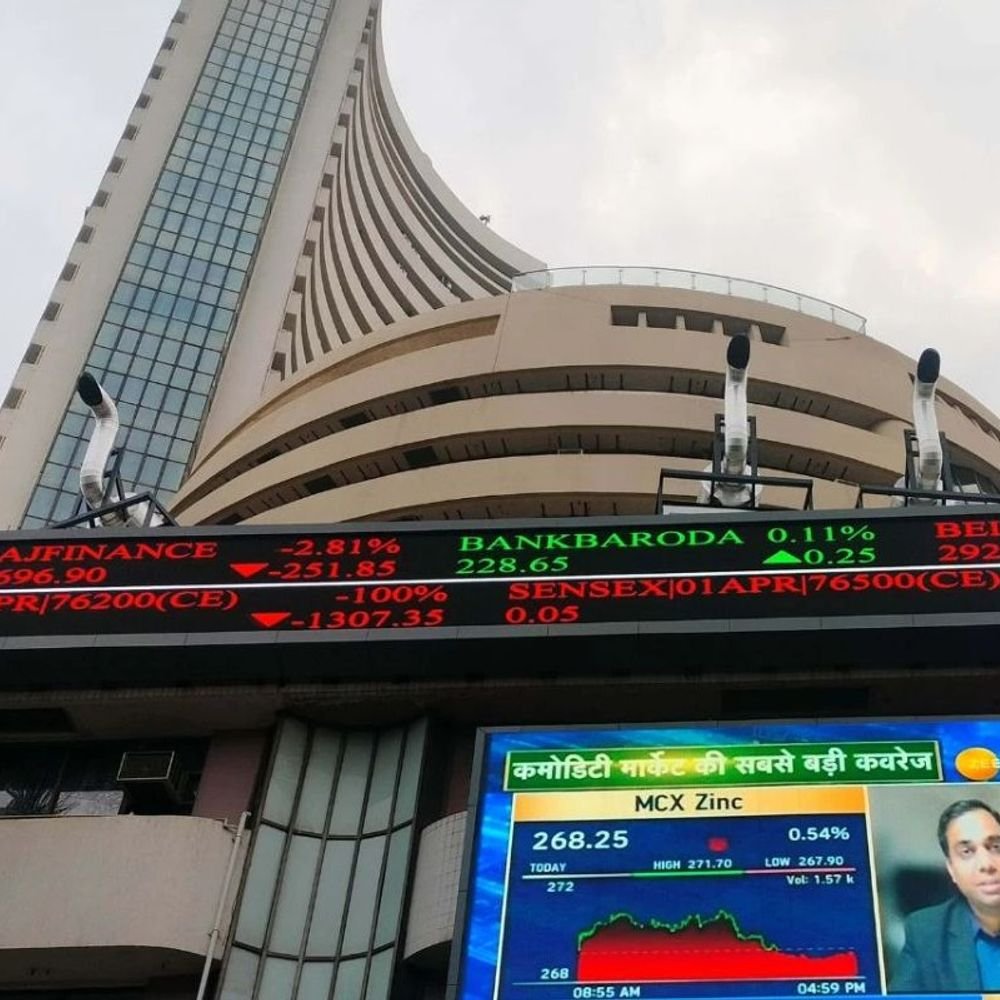 sensex-falls-100-points:trading-at-77,300,-nifty-also-down-20-points;-fmcg-and-media-stocks-saw-heavy-selling
