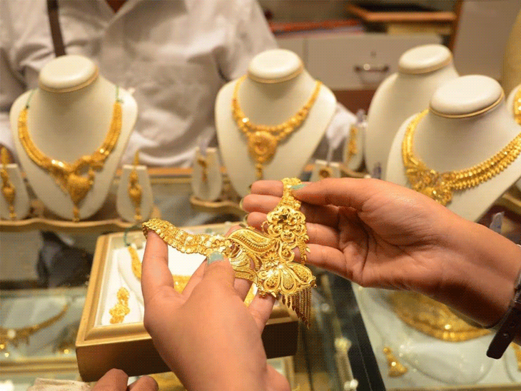 decline-in-gold-and-silver-prices-before-raksha-bandhan:gold-becomes-cheaper-by-₹2,860-to-reach-₹1.58-lakh,-price-of-1-kg-silver-decreases-by-₹2,791