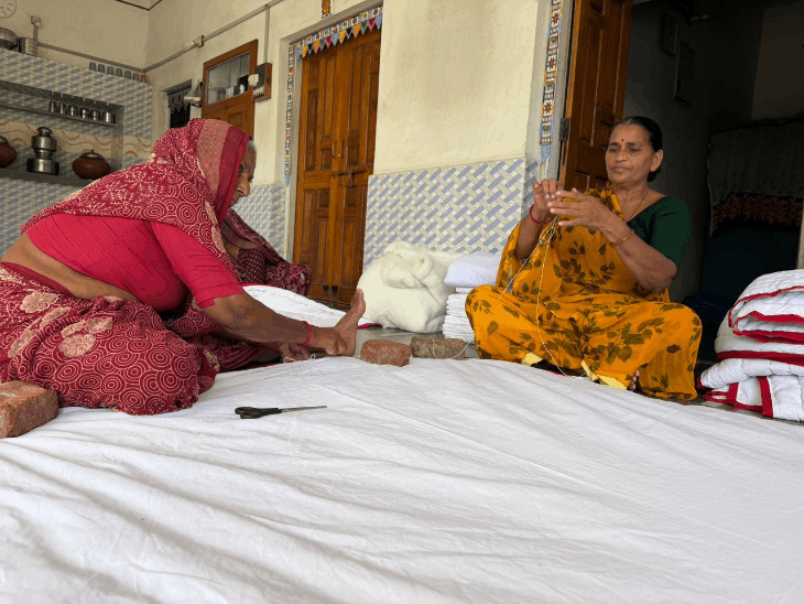 amreli-mattresses-trend-in-us:hansaben’s-viral-reel-brings-orders-from-5-countries;-sales-cross-₹10-lakh