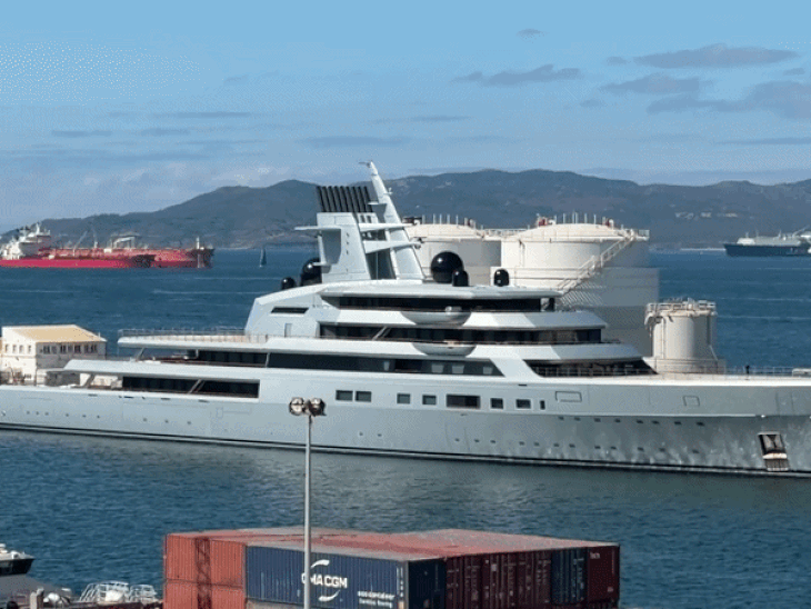 google-co-founder’s-yacht-boasts-of-theater,-spa-and-gym:costing-₹4,250-crore,-‘dragonfly’-is-as-large-as-a-naval-ship