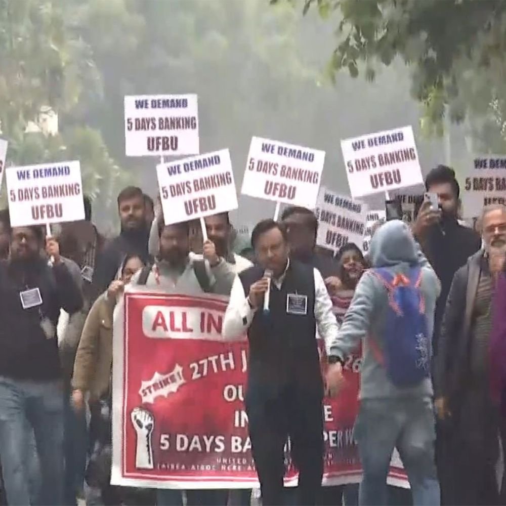 all-public-sector-banks-to-stay-open-this-sunday:centre’s-decision-comes-ahead-of-bank-unions’-strike-from-28-30-sept