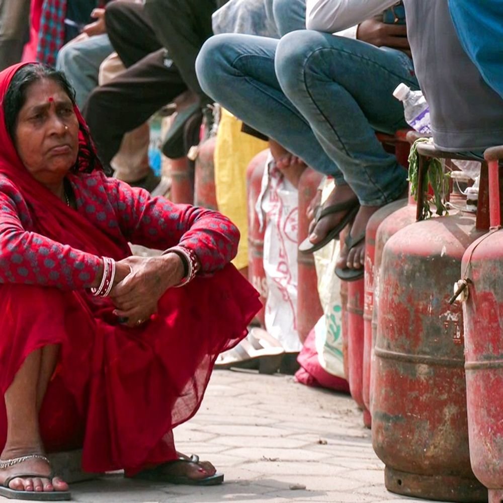 can-india-also-face-cooking-gas-shortage-like-pakistan?:lpg-cylinder-prices-up-₹89/14.2-kg-since-iran-war
